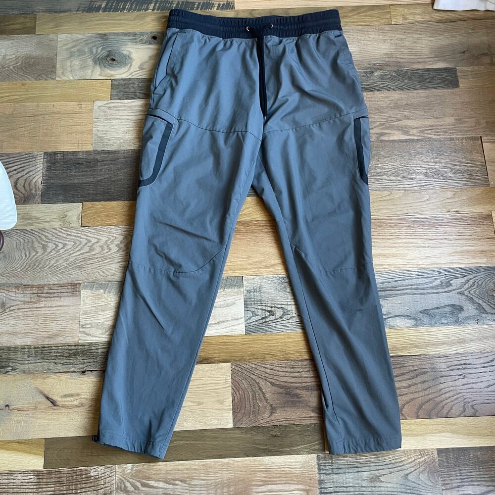 Under Armour Men's XL Gray Cargo Jogger Pants Stretch Utility Athletic